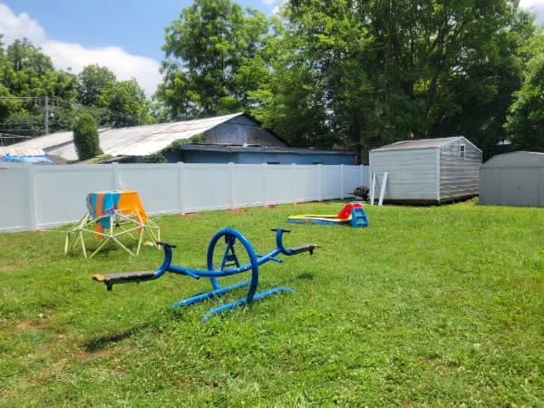 460 ft 6 ft Vinyl Privacy Fence